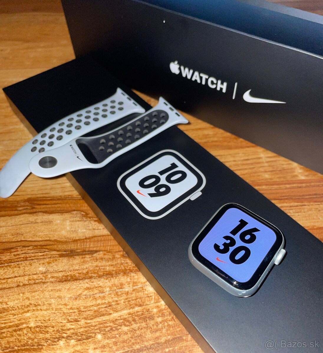 Apple Watch Nike SE 40mm Silver Aluminum Case