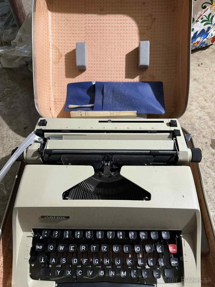 Písací stroj CONSUL
