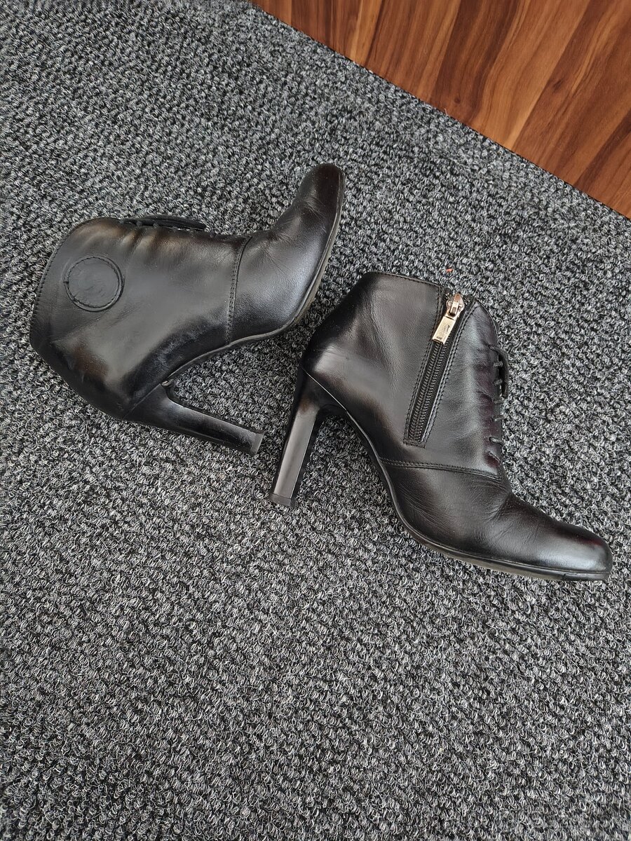 Kotnikove cizmy velkost 37