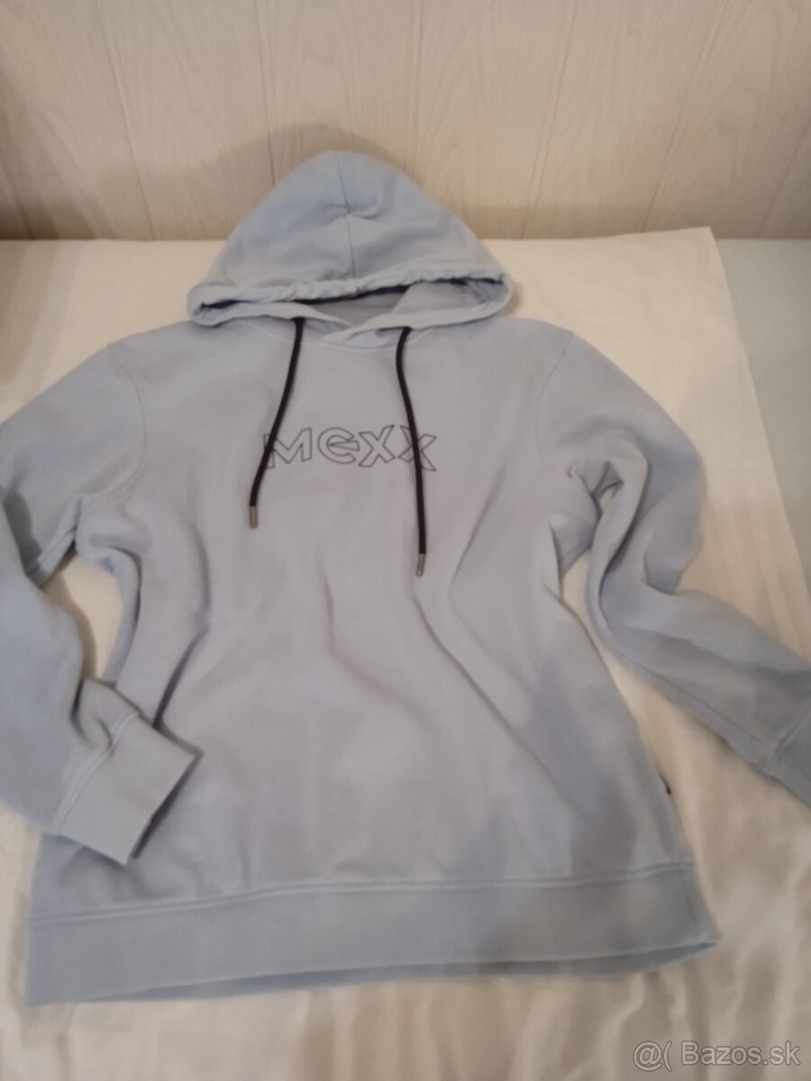 Predám krabicu rôznych vecí.