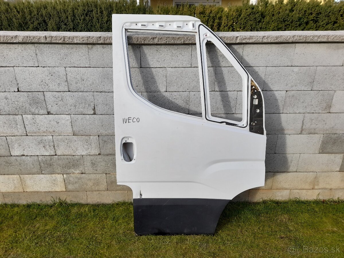 IVECO DAILY predne prave DVERE,BLATNIK,ZRKADLO .r.v.2014-24