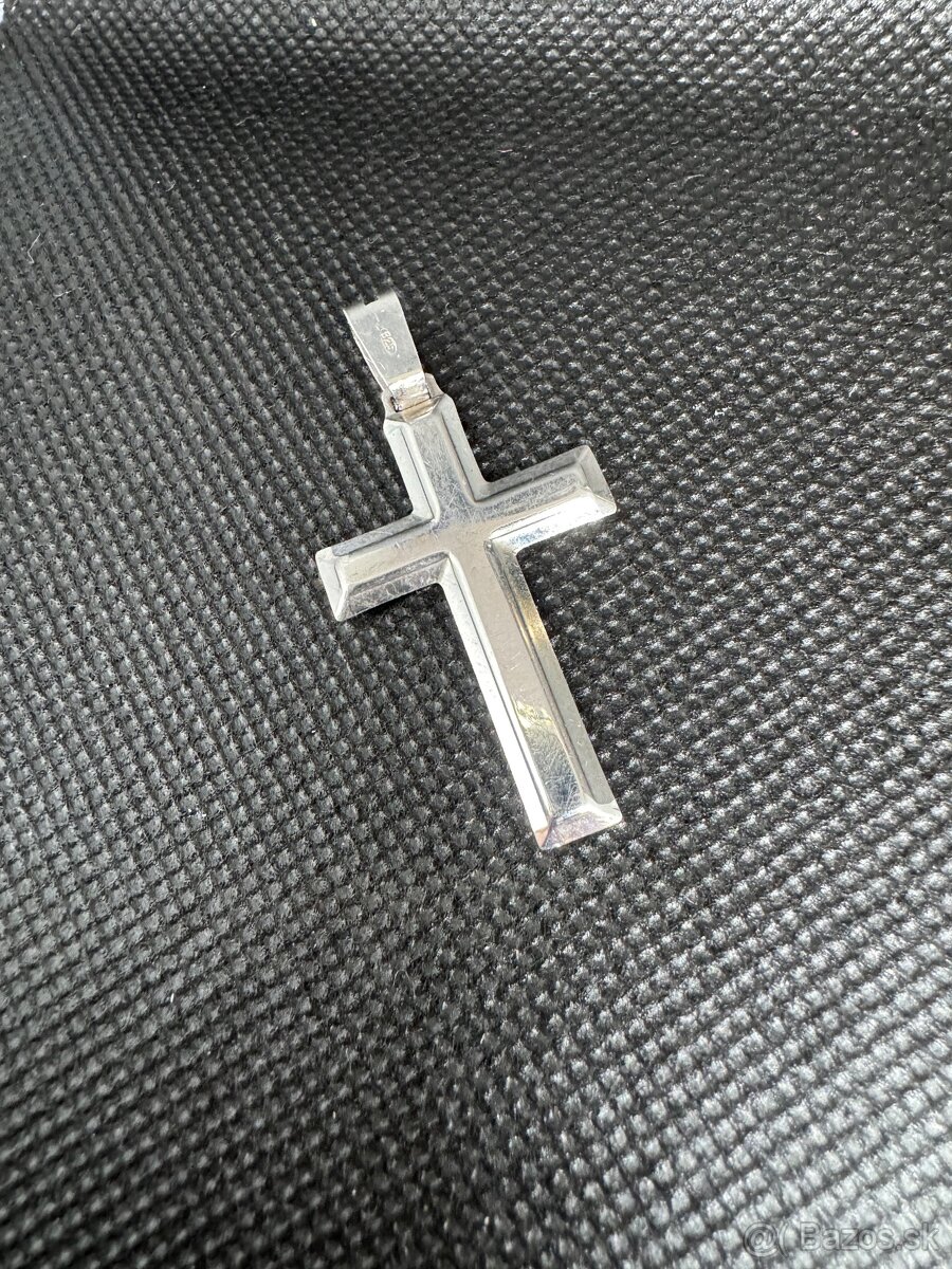 Strieborný krížik 925