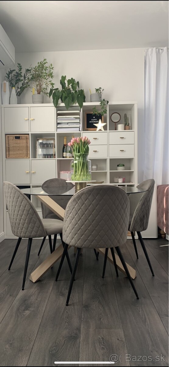 Jedálenský stôl Kave Home, priemer 120cm