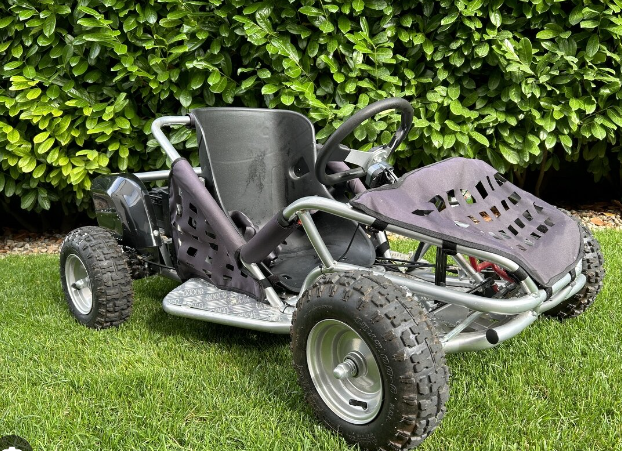 Akumulátorová buggy+ prilba - HECHT 54812 SILVER