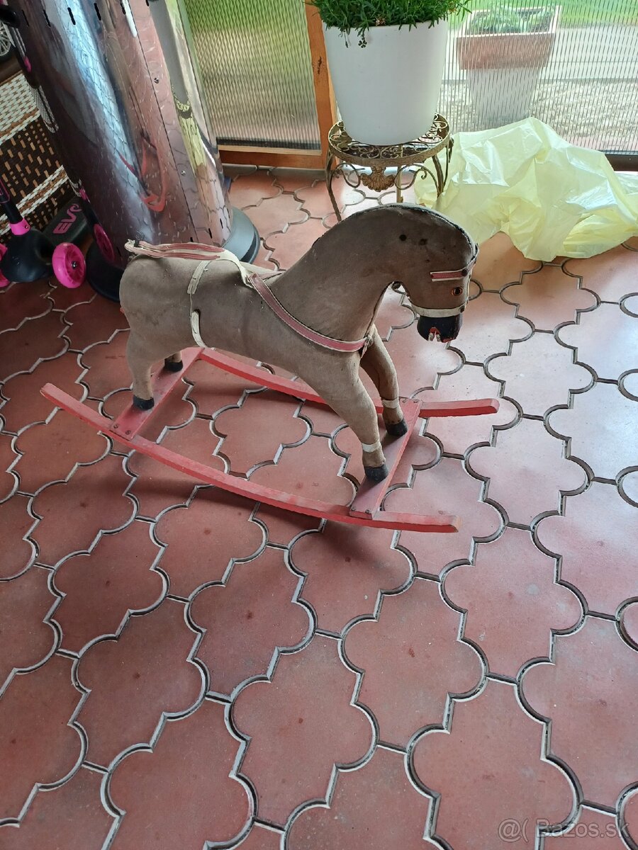 Predám starožitného koníka