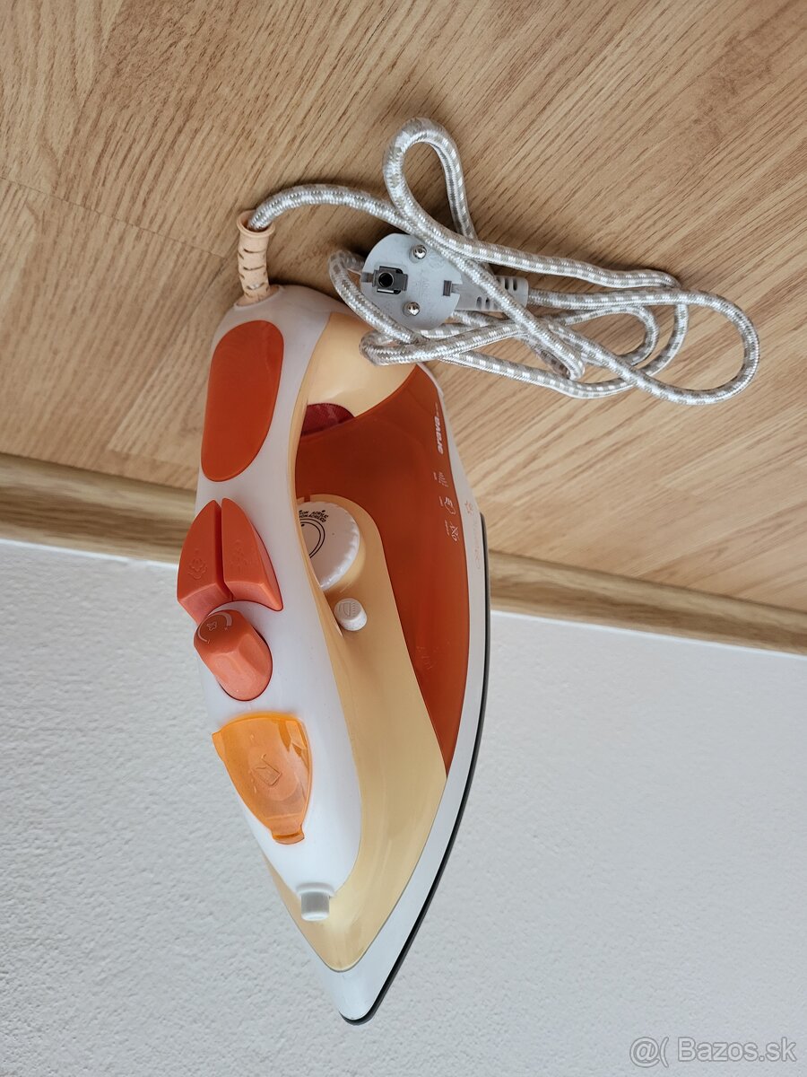 Orava naparovacia žehlička
