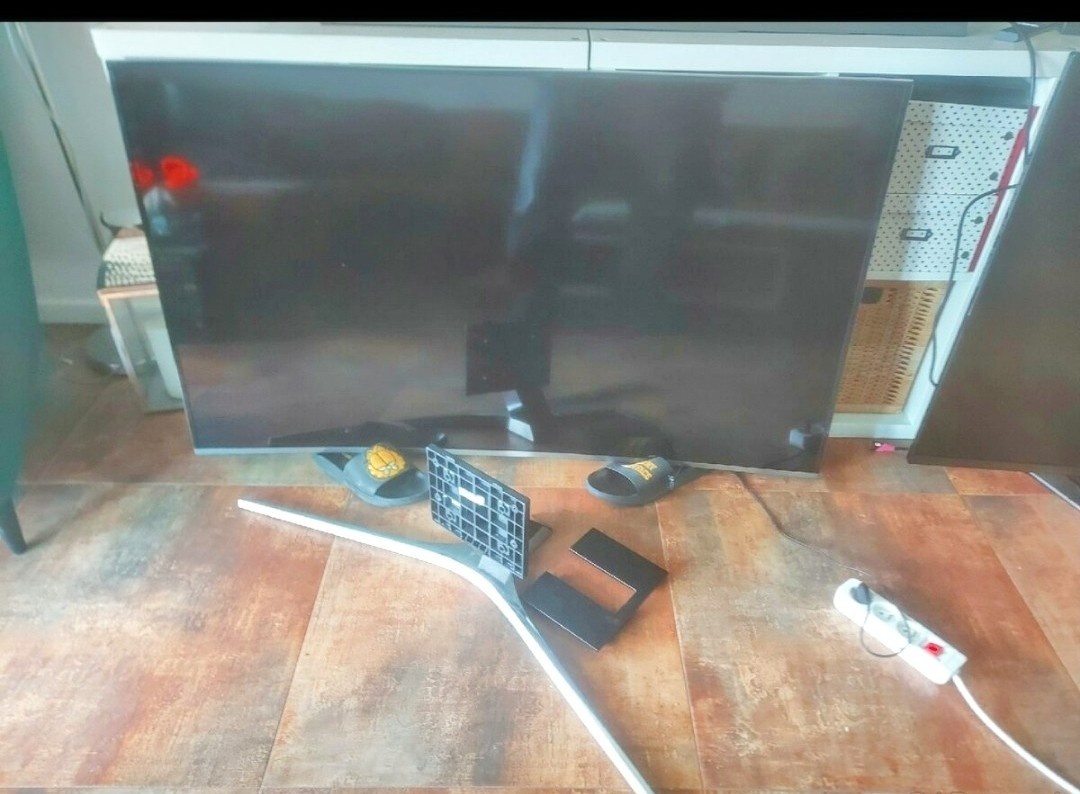 Diely Samsung UE55KU6672Uparabolický