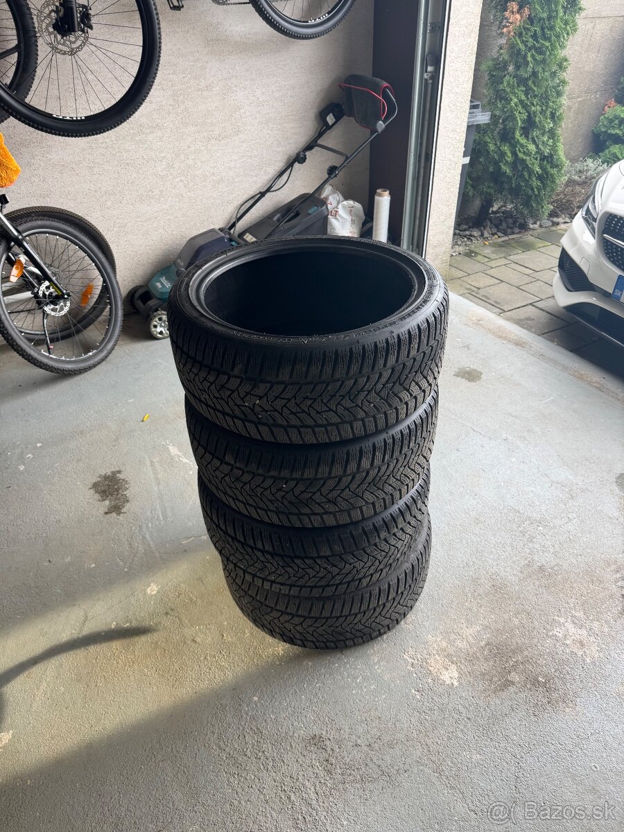 Zimné gumy DUNLOP 225/40 R18 - 3 kusy