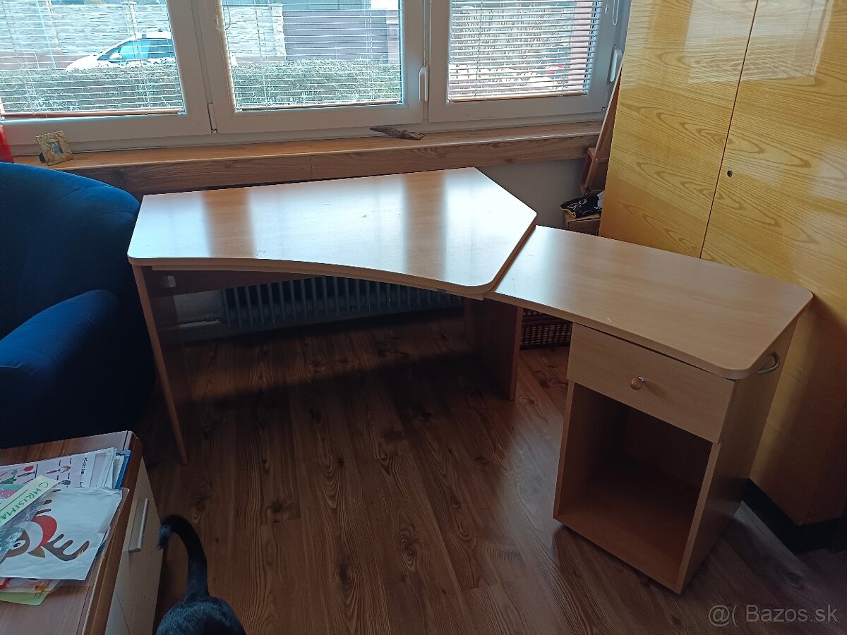 Kancelársky Zasuvaci Stol