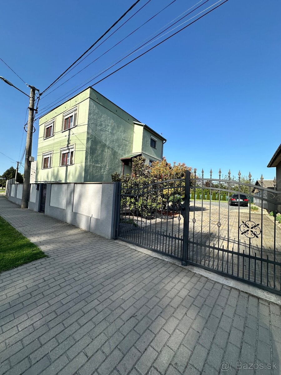 Rodinny dom s pozemkou v Okoci