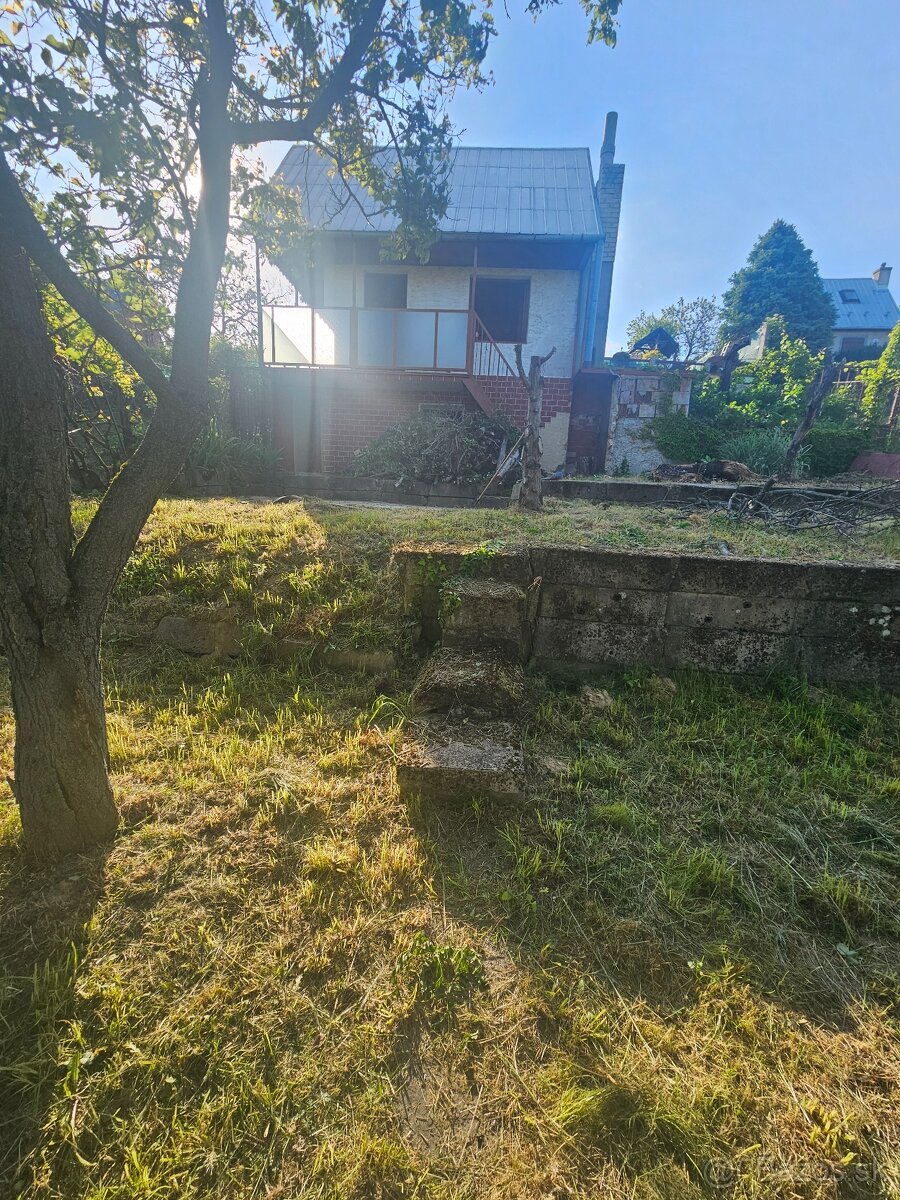 Záhradná chata s krásnym výhľadom