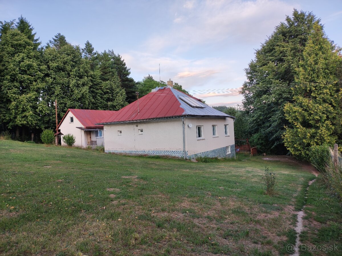 Rodinný dom na polosamote