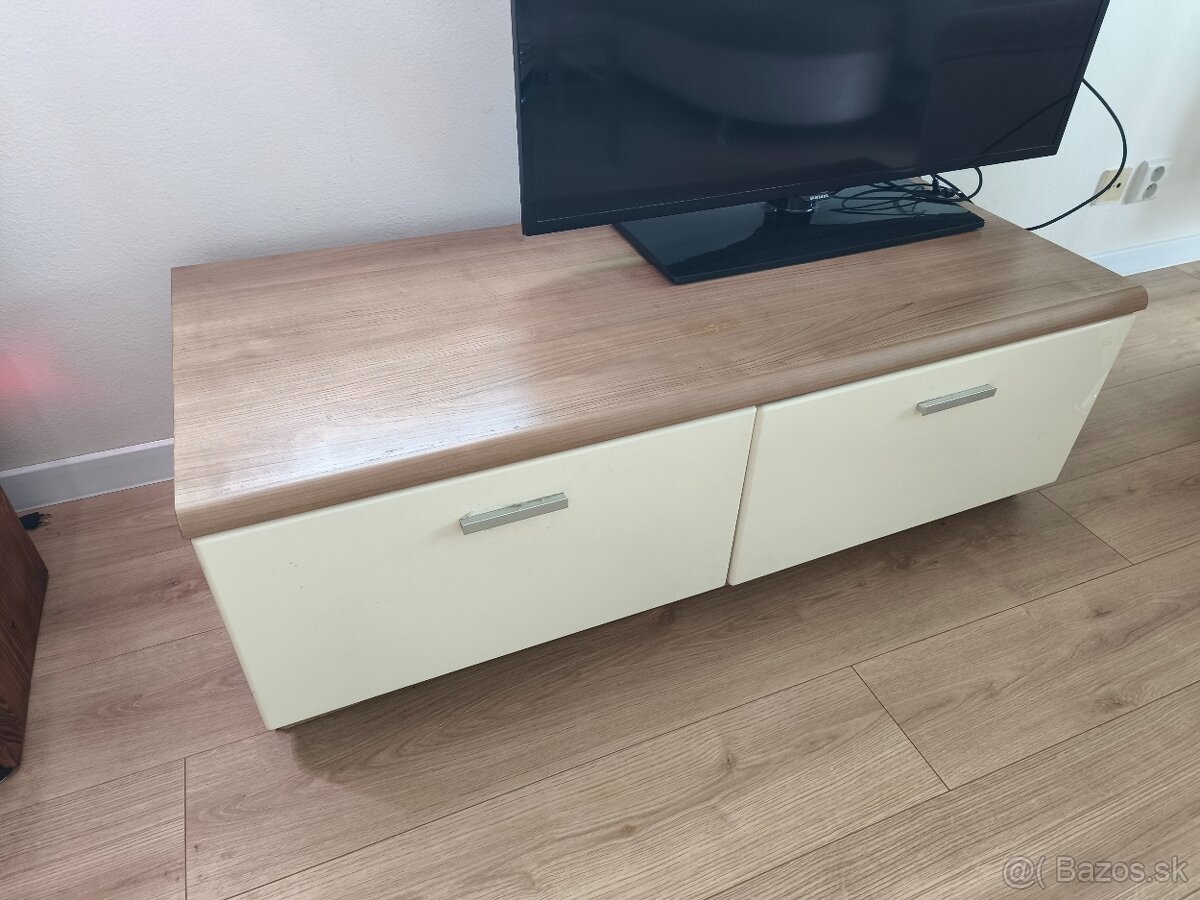 Tv skrínka