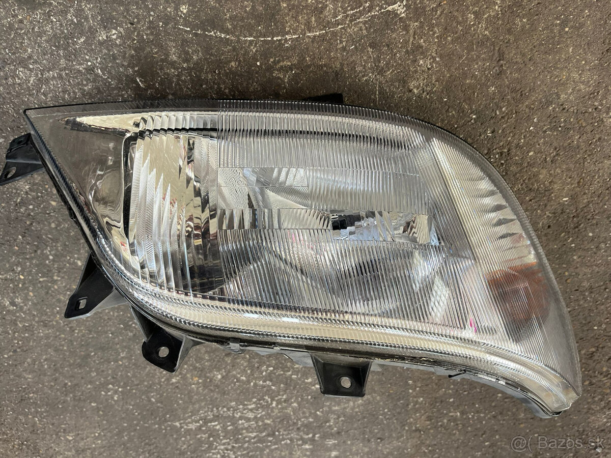 SVETLO MB SPRINTER A 901 820 11 61 KZ RE