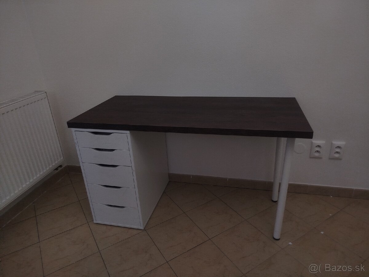 Písací stol
