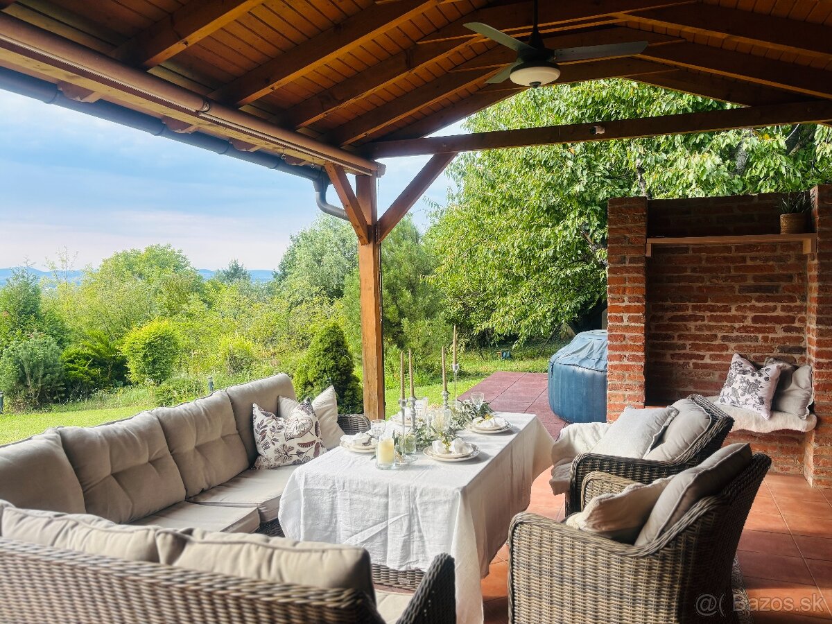 REZERVOVANÉ - NOVOSTAVBA - VEĽMI PEKNÝ 2i DOM