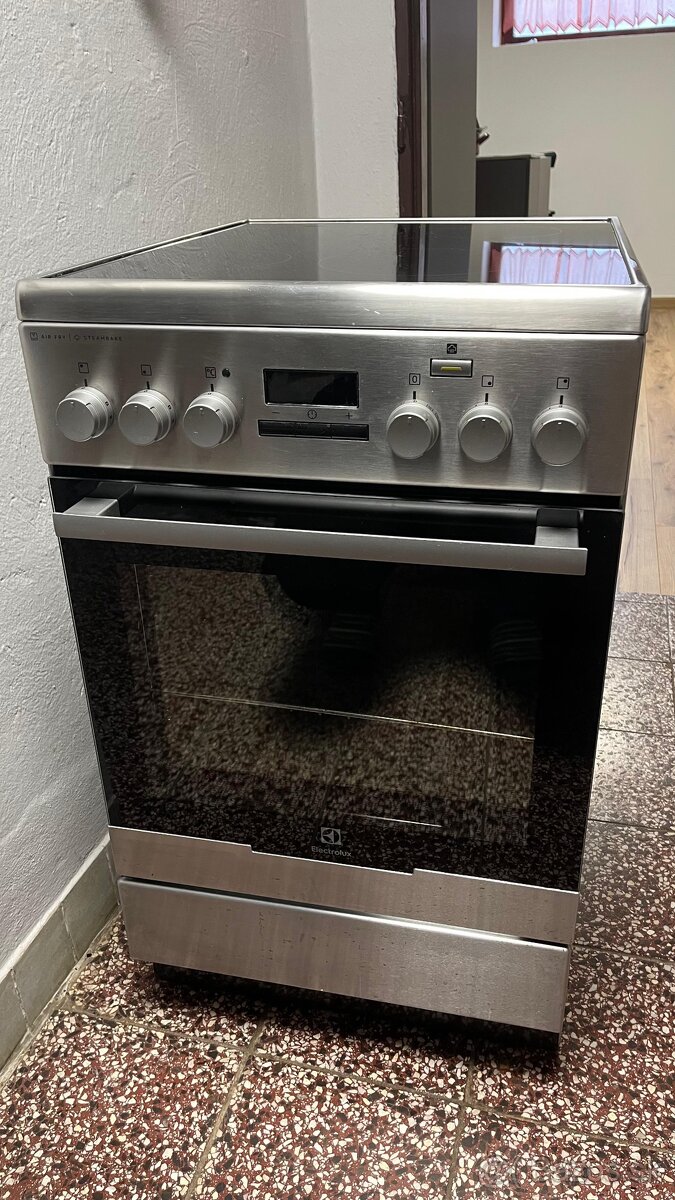 Predám sporák Electrolux EKI54970OX (indukčný + elektrická r