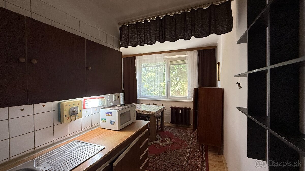 Ponúkam Vám na predaj 3 izbový byt vo výbornej lokalite.