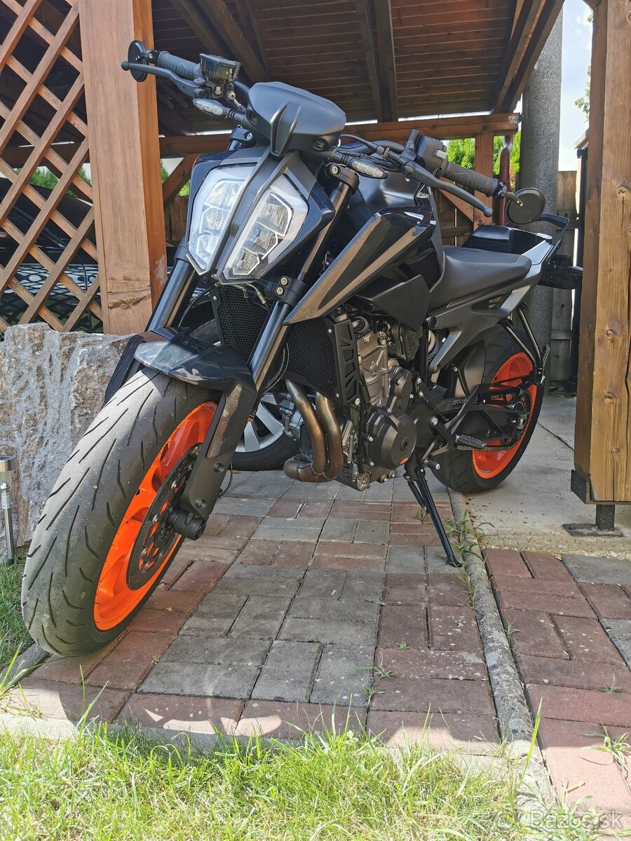 KTM Duke 790