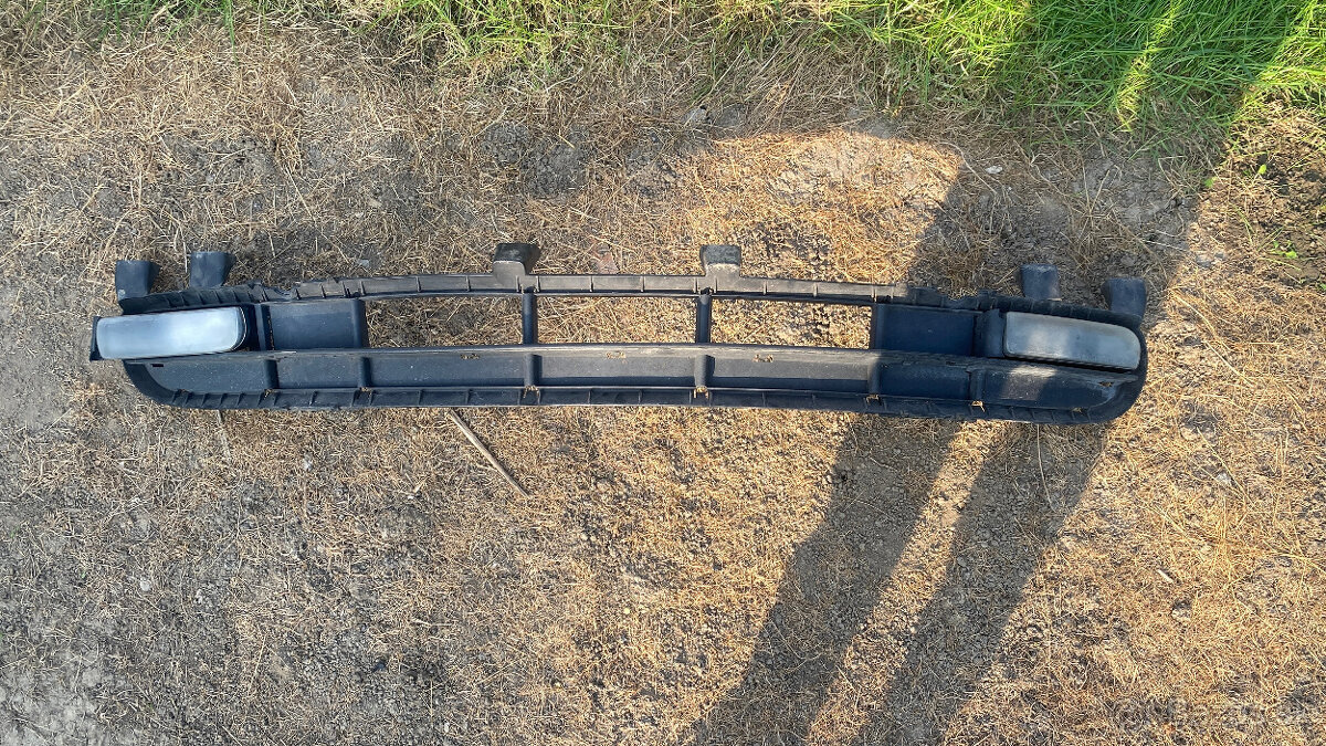 E46 compact mriezka predneho naraznika s hmlovkami.