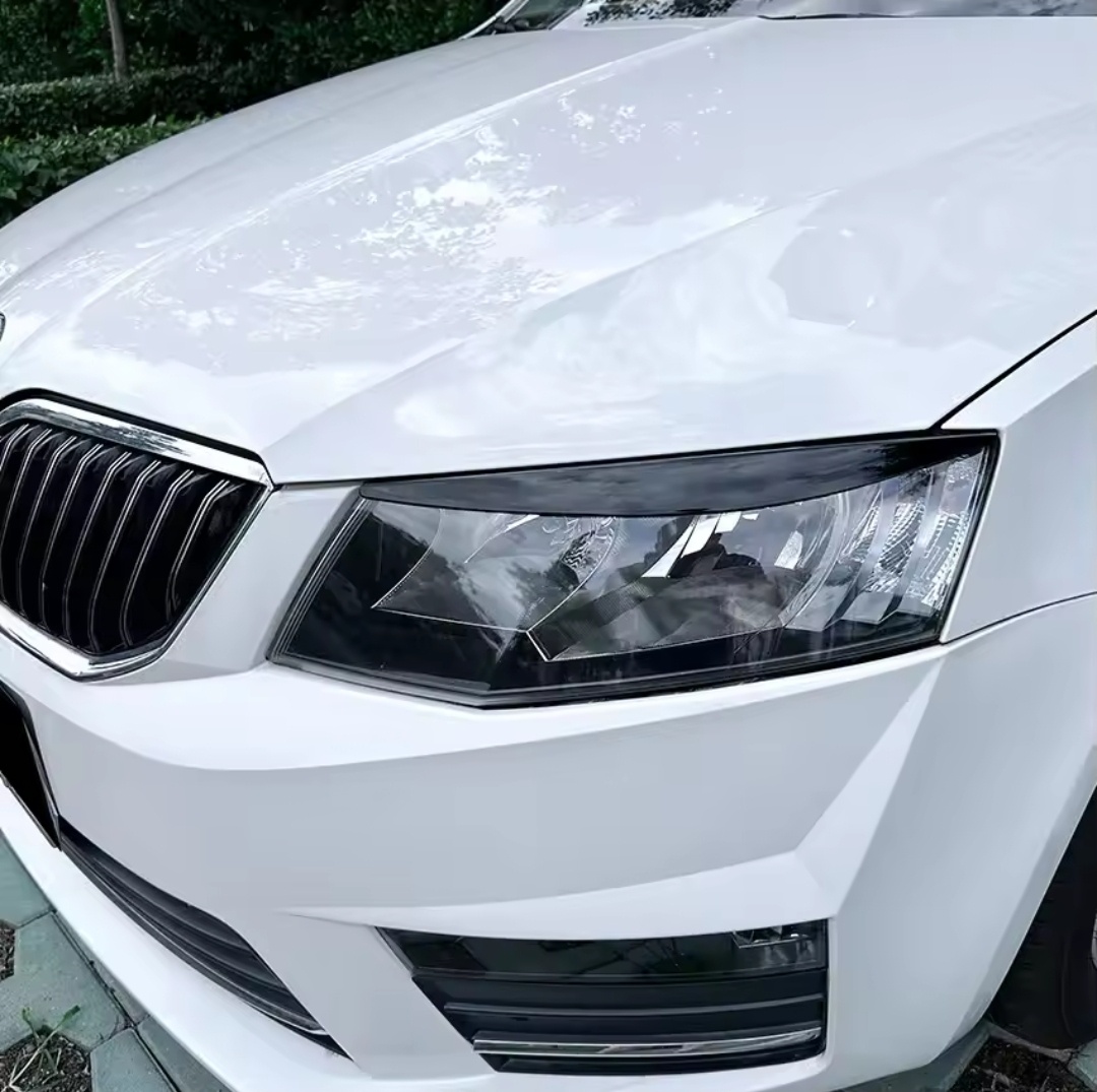 MRAČÍTKA PŘEDNÍCH SVĚTEL Škoda Octavia 3