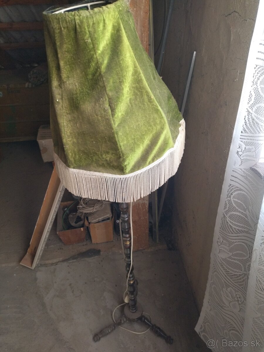 Stare veci lampa,varic,hodinka ,kufor,kohut