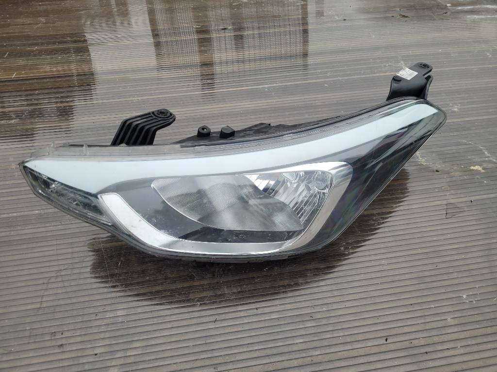 HYUNDAI I20 LAVE SVETLO