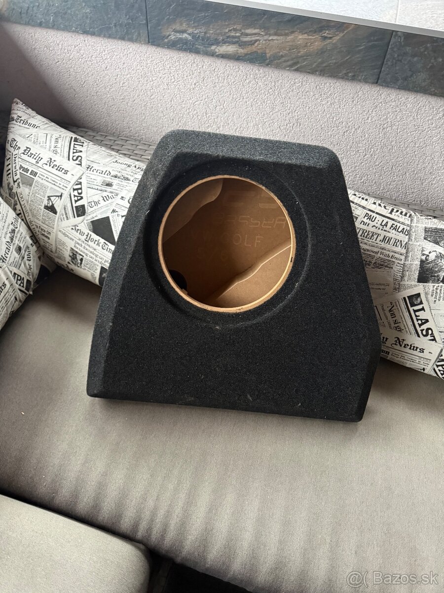 Bedňa subwoofer do V W GOLF 5-6
