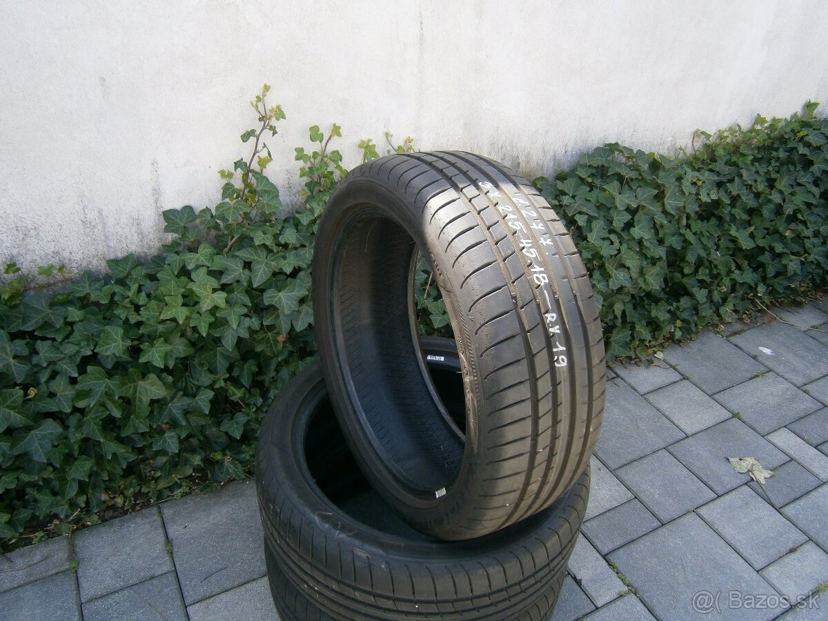 Predám 2x letné pneu Goodyear 215/45 R18 89VXL + 1ks GRÁTIS