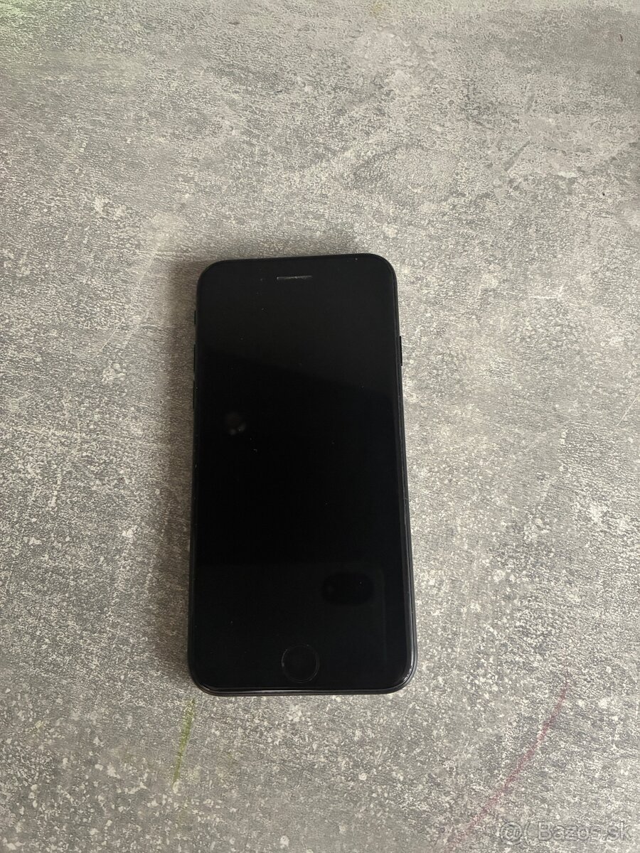 Iphone SE 2020 ( 2. generácia) 64GB cierny