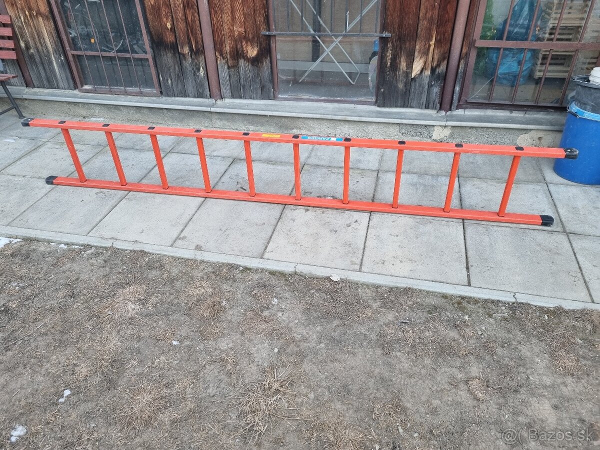 Plastový priečkový oporný rebrík Zarges 41253