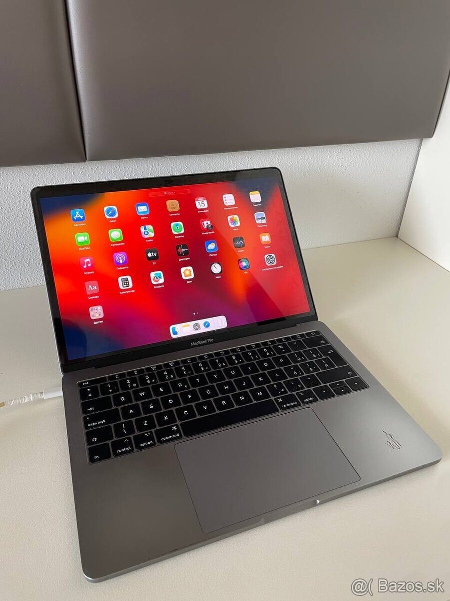 MacBook Pro 13" (2017) – Intel i5, 8GB RAM, 128GB SSD
