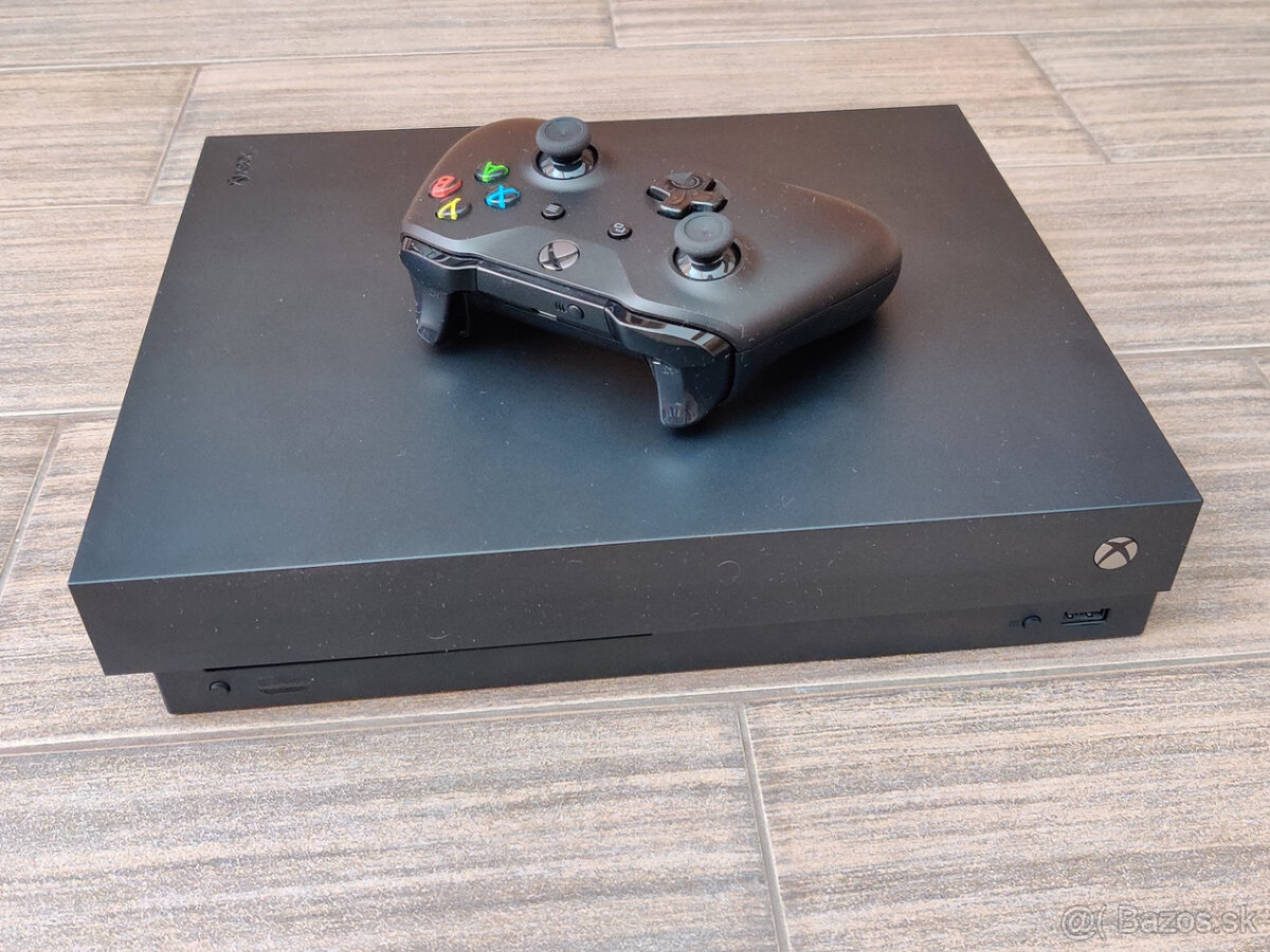XBOX ONE X 1TB +hra