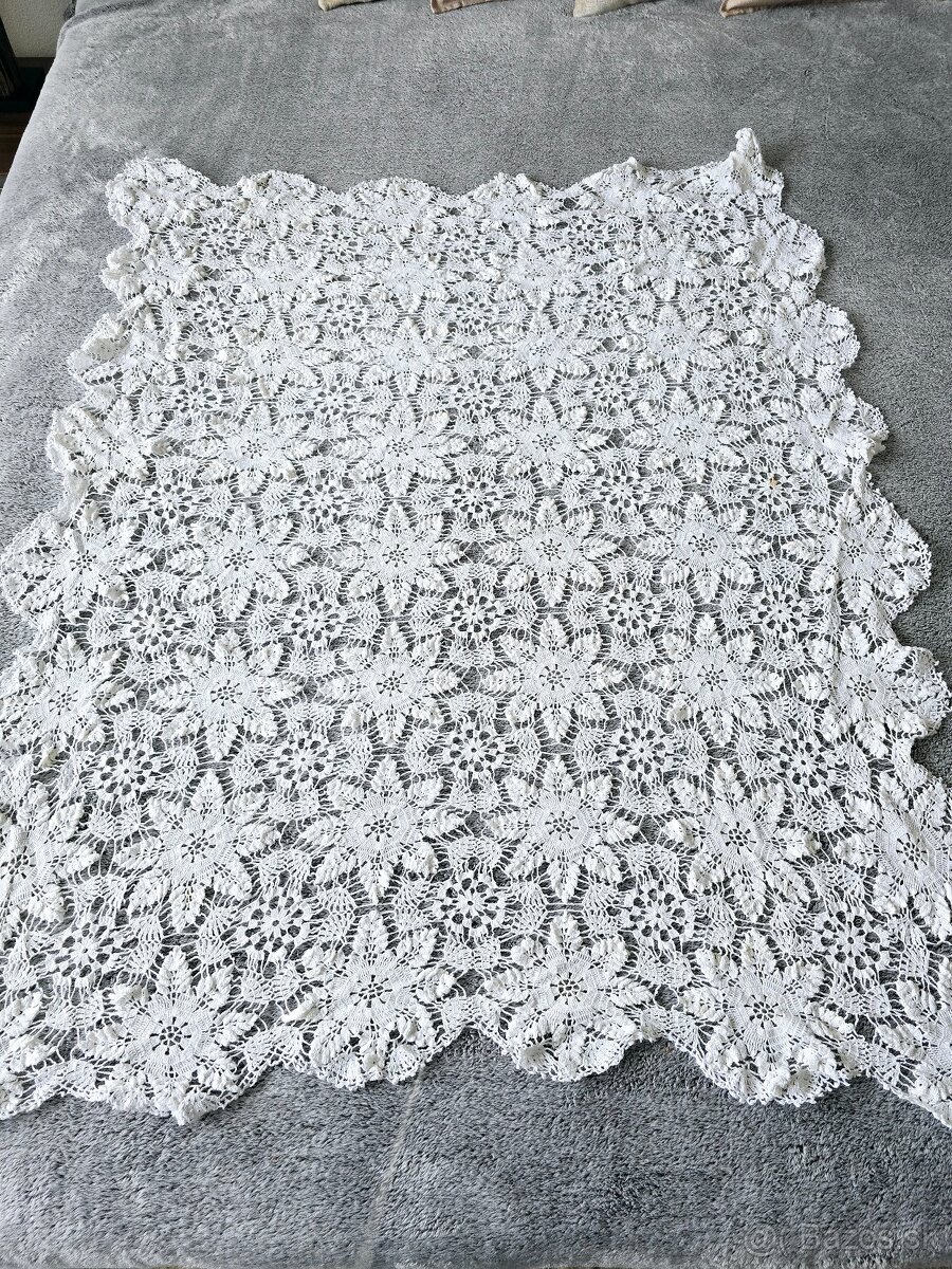 Ručne háčkovaný obrus 95x120cm