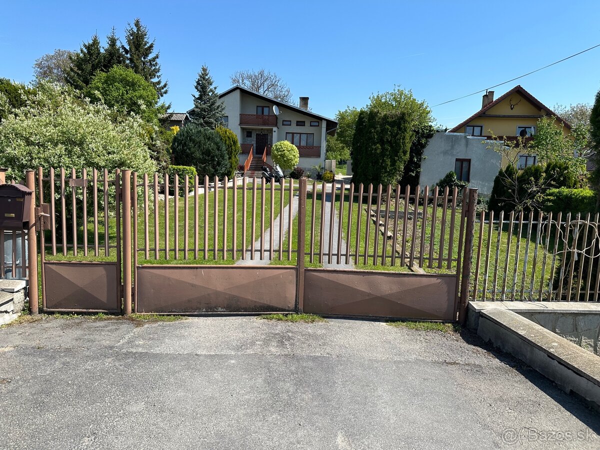 Zahradny Plot s branou + branka