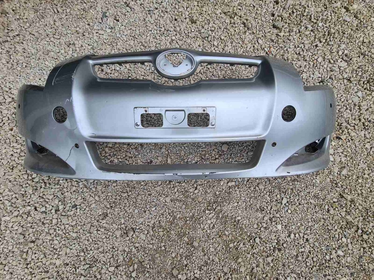 Predný nárazník Toyota Auris