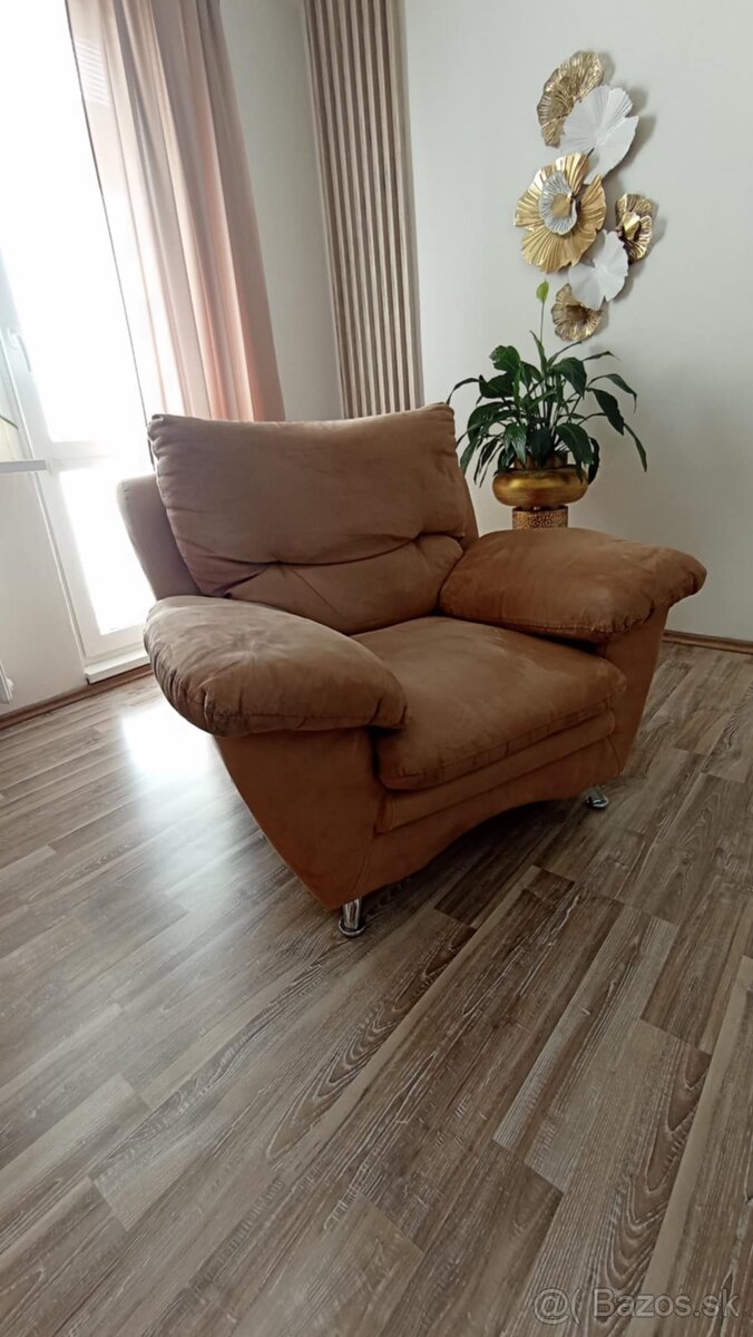 Hnedé relaxačné kreslo