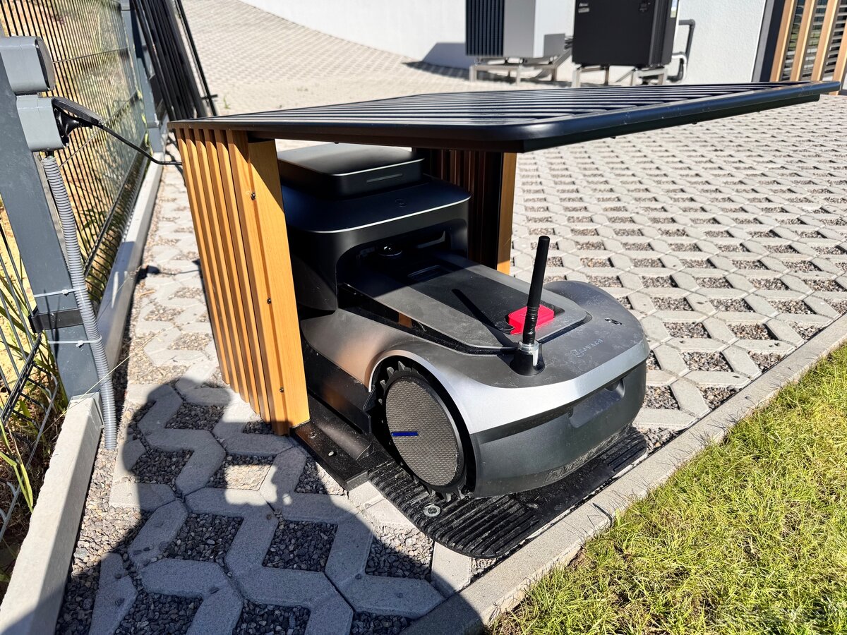 ECOVACS GOAT G1-2000 SILVER + prémiová garáž