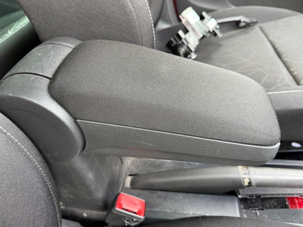 Škoda Fabia III lakťová opierka