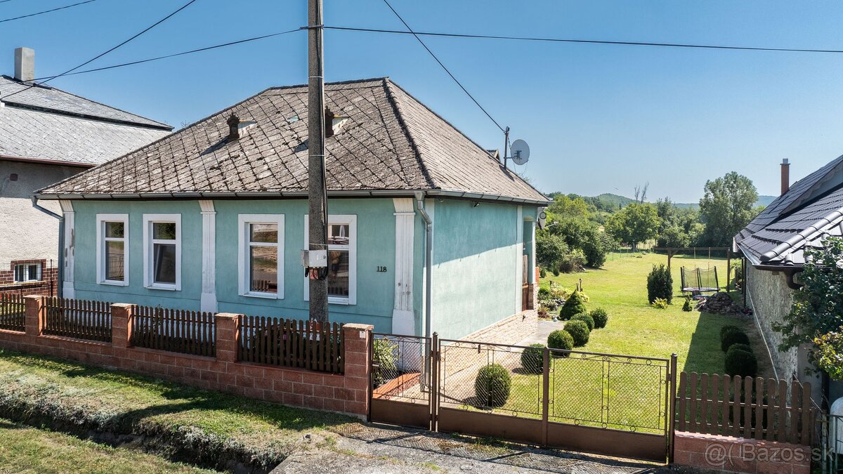 NA PREDAJ ÚTULNÝ RODINNÝ DOM S PRIESTRANNÝM POZEMKOM