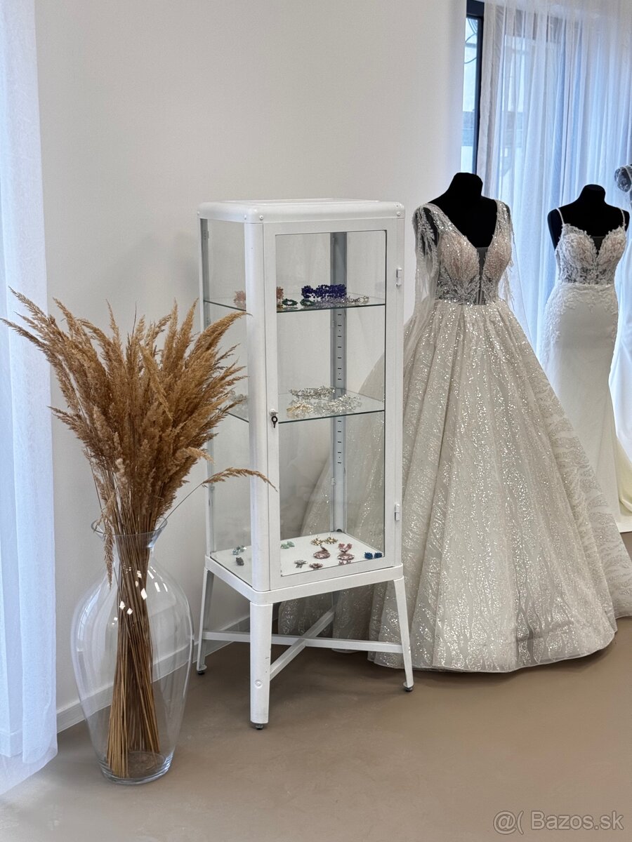 💍 Na odstúpenie zabehnutý svadobný salón – In Studio