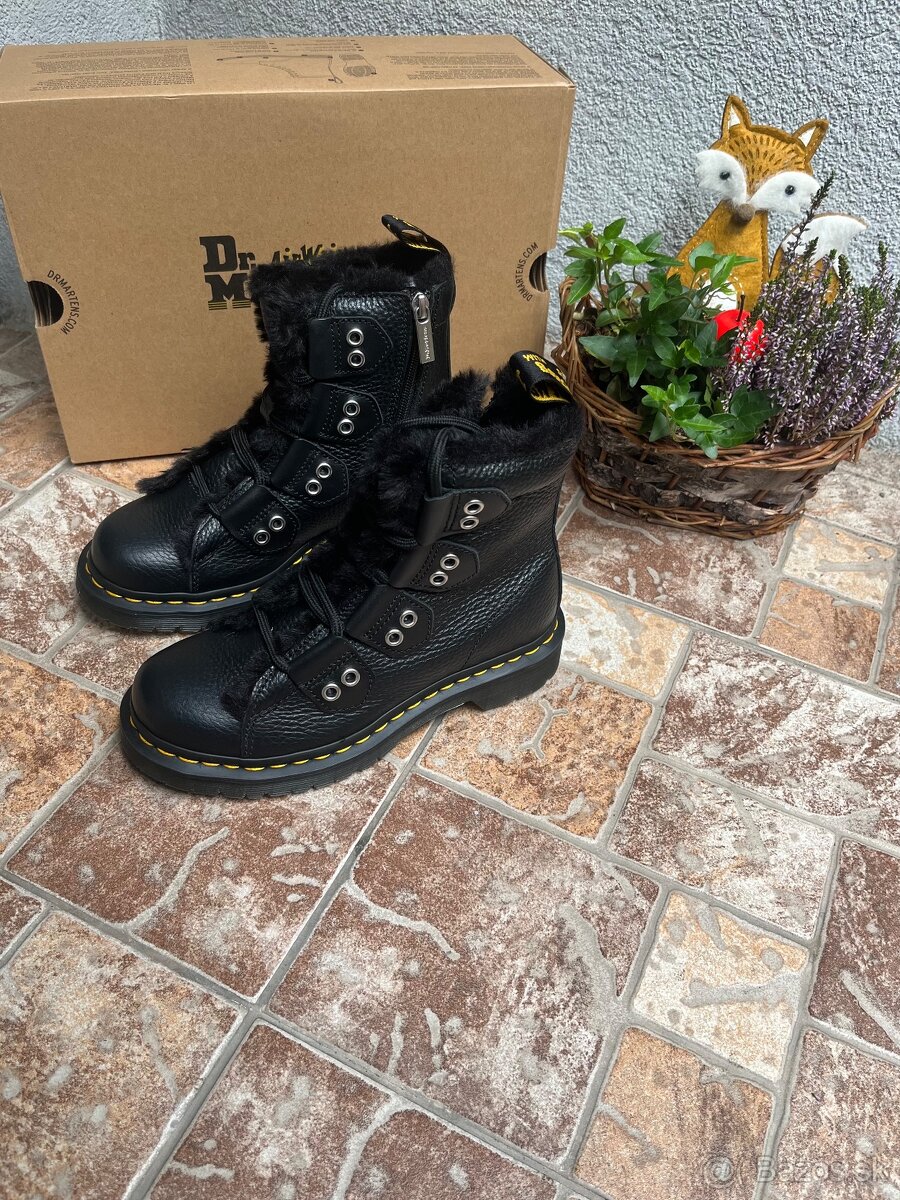 Nové Dr.Martens kožené členkové čižmy