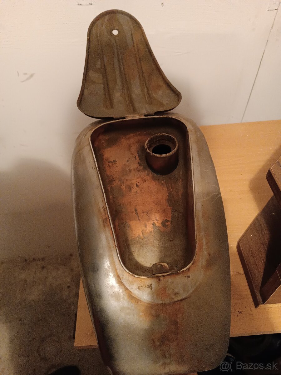 Predám nádrž na manet m90 alebo výmena