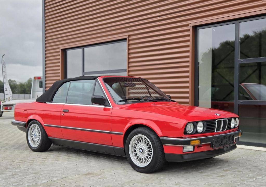 BMW 3-série Cabrio 320i (E30) z roku 1990