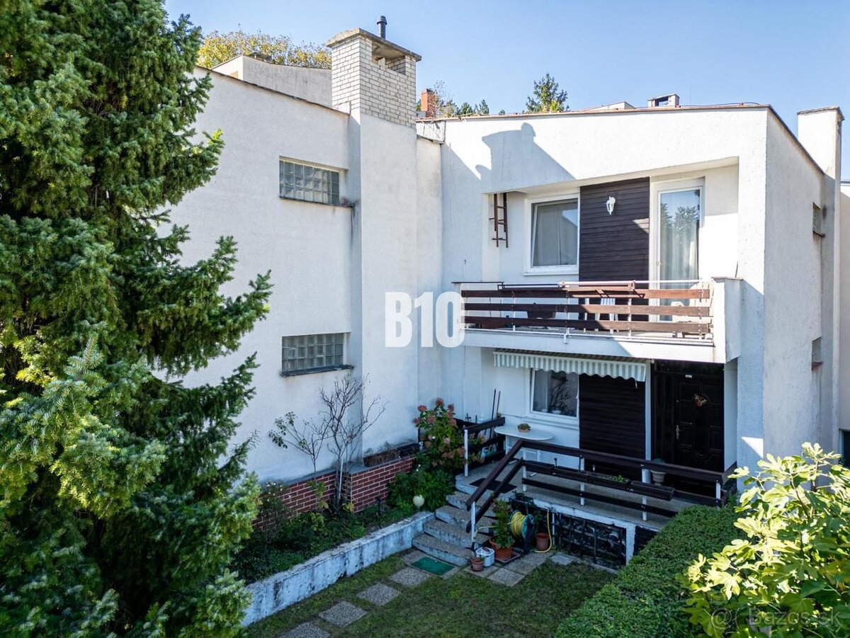 PREROBTE SI PODĽA SEBA TENTO DVOJGENERAČNÝ DOM V TICHOM PROS