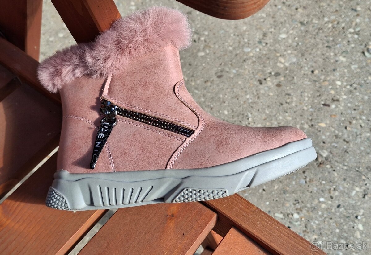 Dievčenské zateplené čižmy na zips č.32 nové