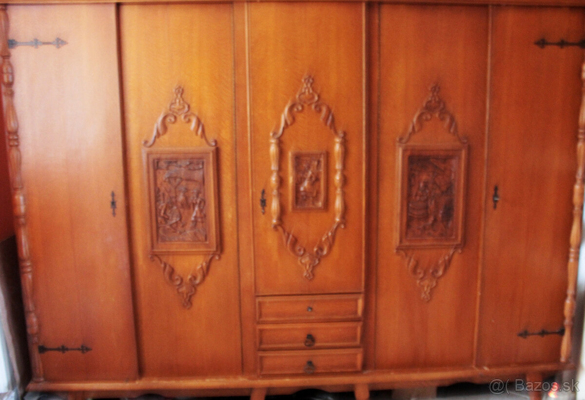 Predám starožitné skrine