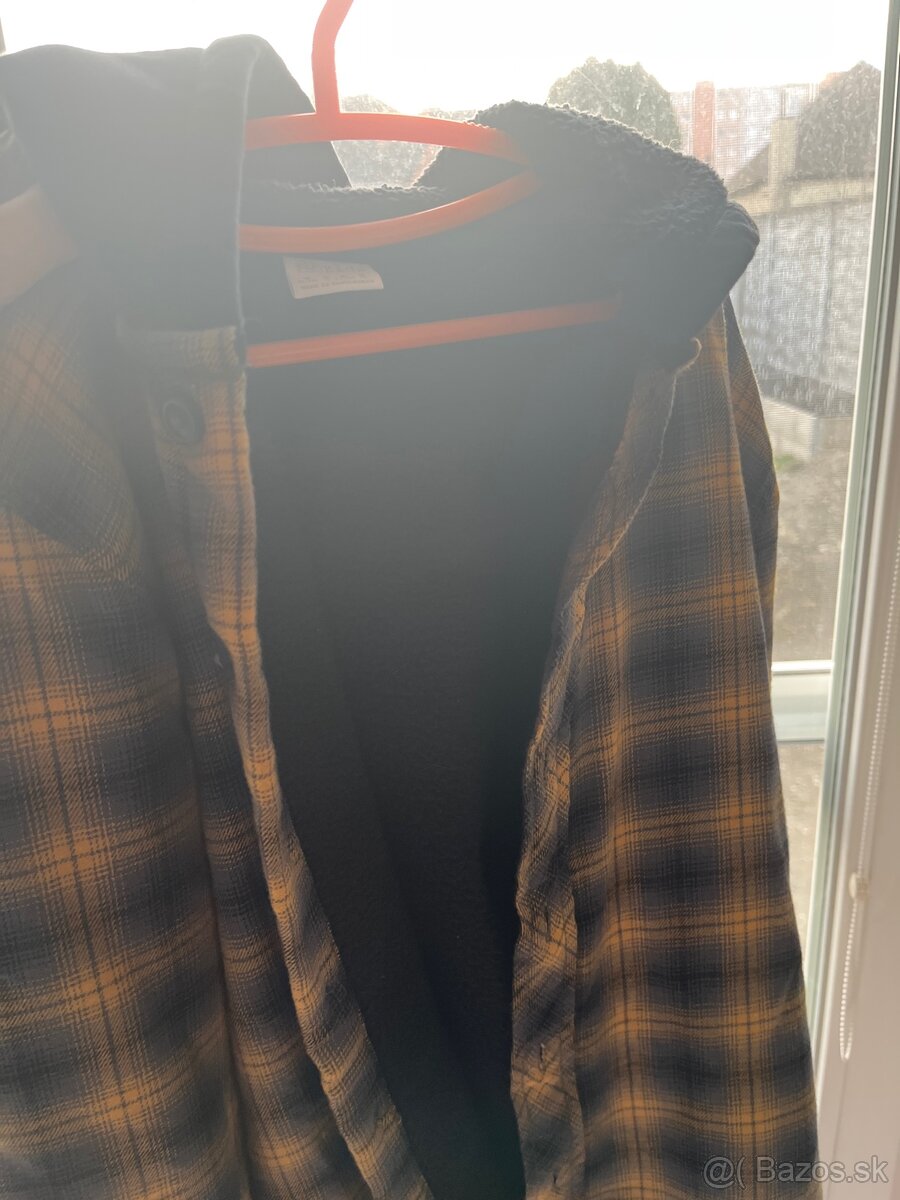 Nová nenosená zateplena mikina