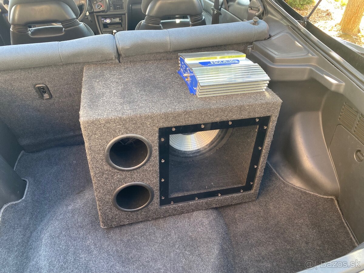 Old-school subwoofer so zosilňovačom
