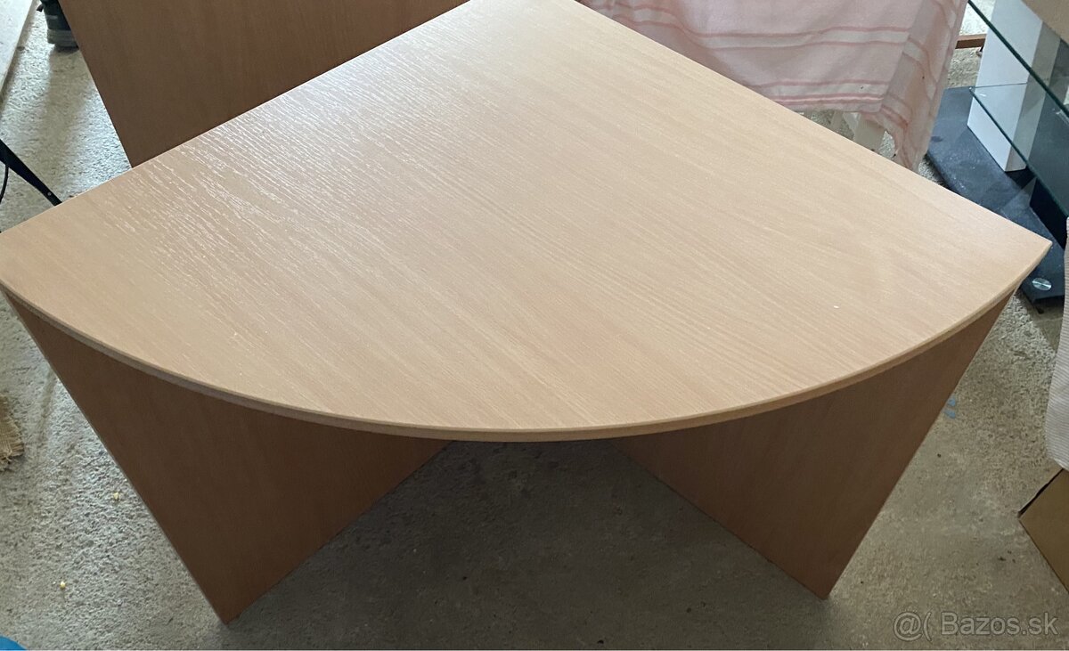 Stôl polkruhovy (širka 70x70x výška 76 cm)